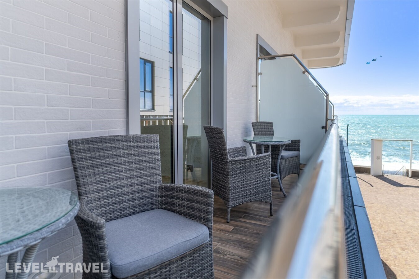 фотографии номера Делюкс с балконом с боковым видом на море отеля Cascade Resort By Stellar Hotels, Adler (Каскад) в Россия(Адлер) - фото №9