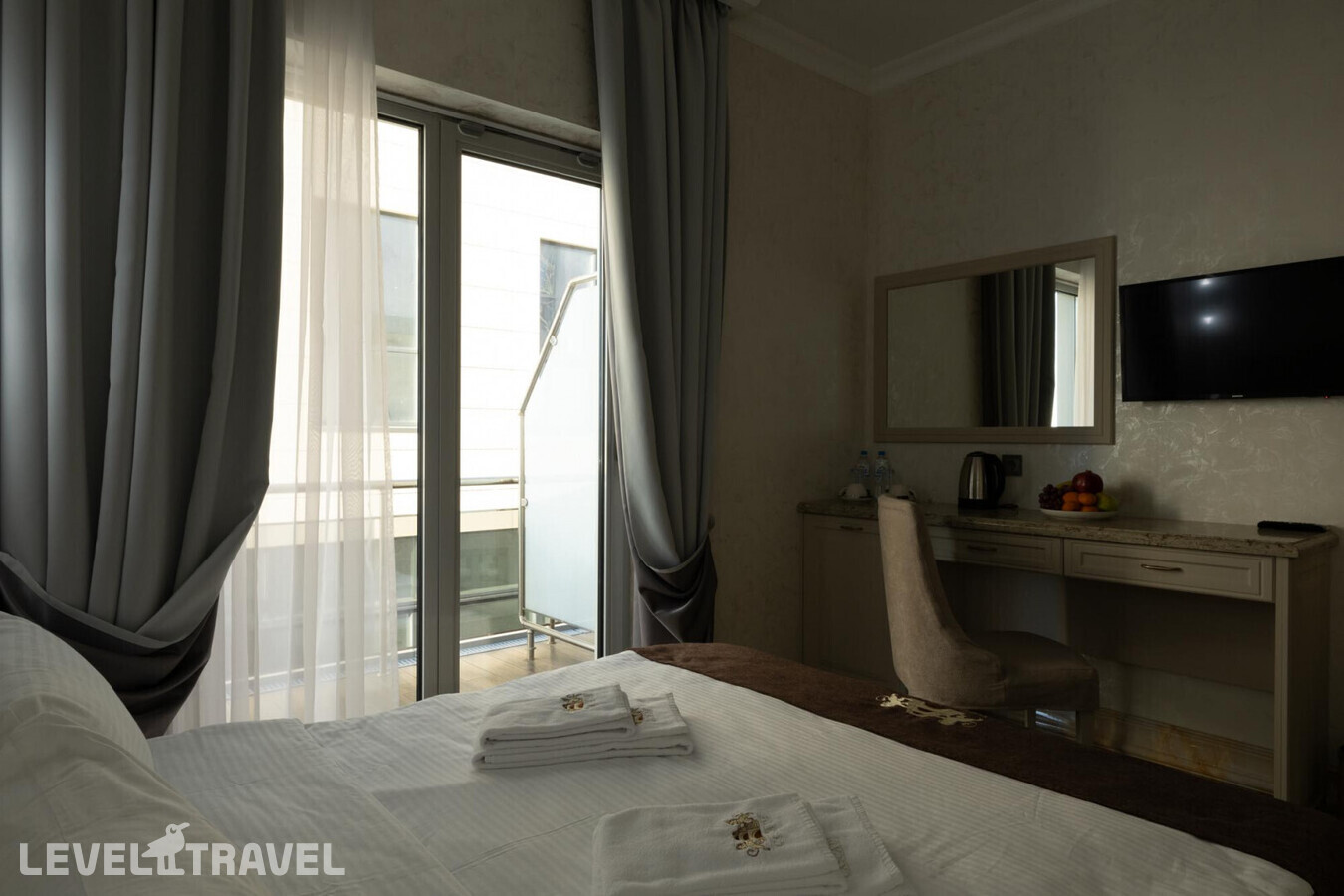 фотографии номера Делюкс с балконом с боковым видом на море отеля Cascade Resort By Stellar Hotels, Adler (Каскад) в Россия(Адлер) - фото №4
