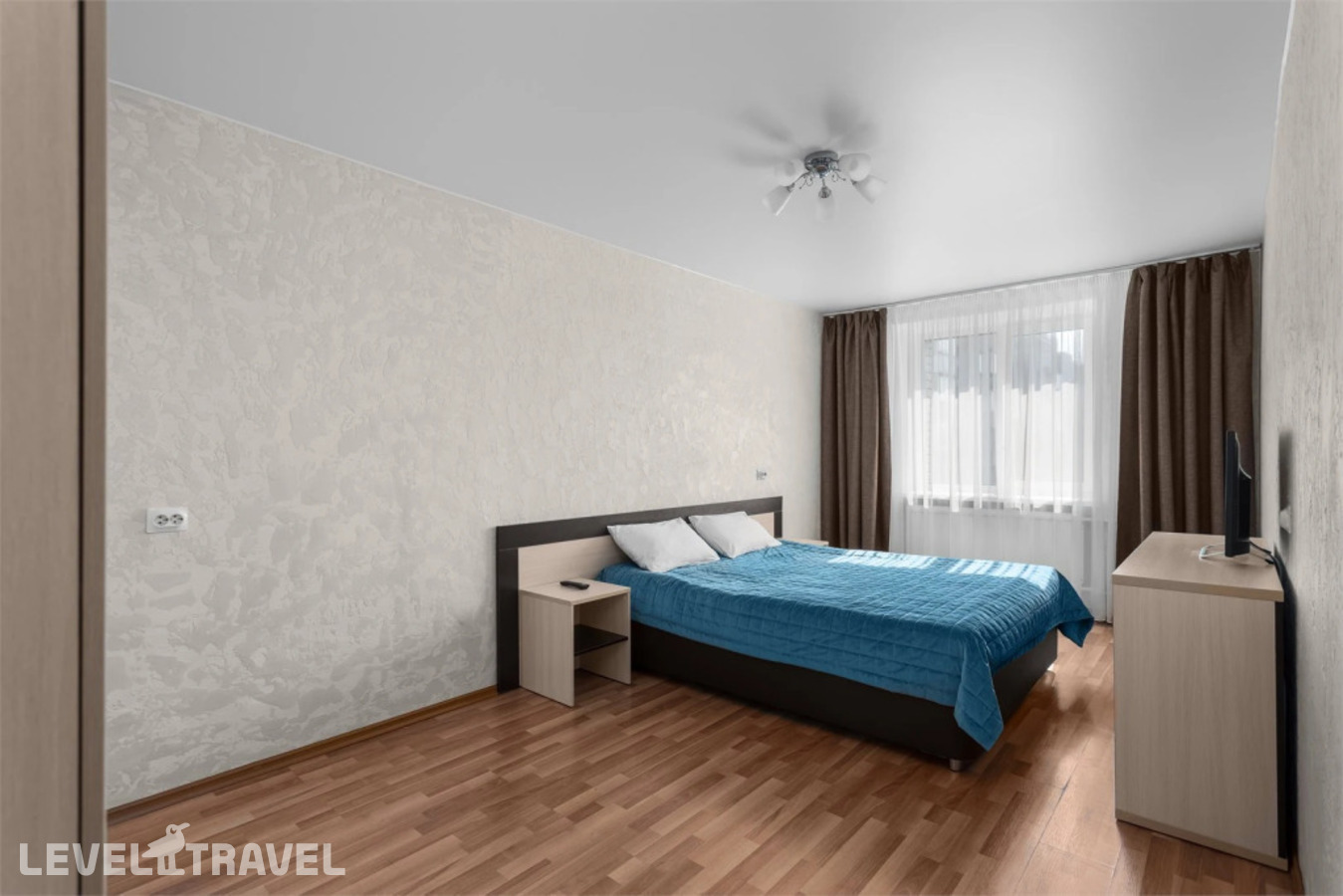фотографии номера Двухместная студия Comfort с видом на внутренний двор двуспальная кровать отеля Отель Академия в Россия(Калининский район) - фото №9
