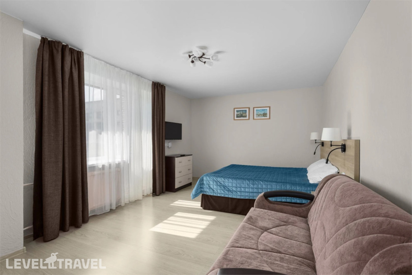 фотографии номера Двухместная студия Comfort Plus с видом на внутренний двор двуспальная кровать отеля Отель Академия в Россия(Калининский район) - фото №3