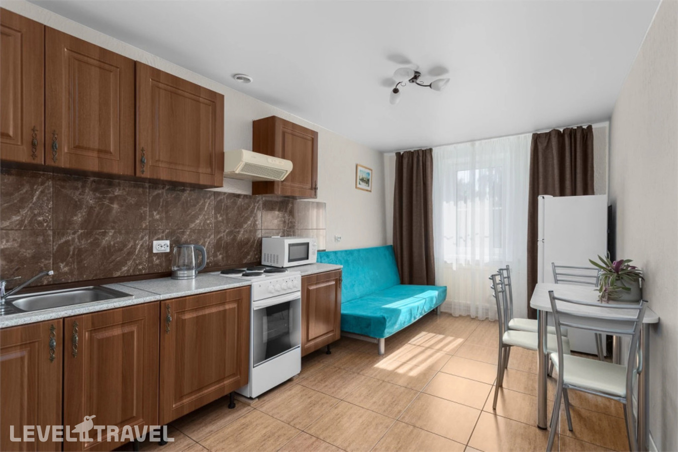 фотографии номера Двухместная студия Comfort Plus с видом на внутренний двор двуспальная кровать отеля Отель Академия в Россия(Калининский район) - фото №1