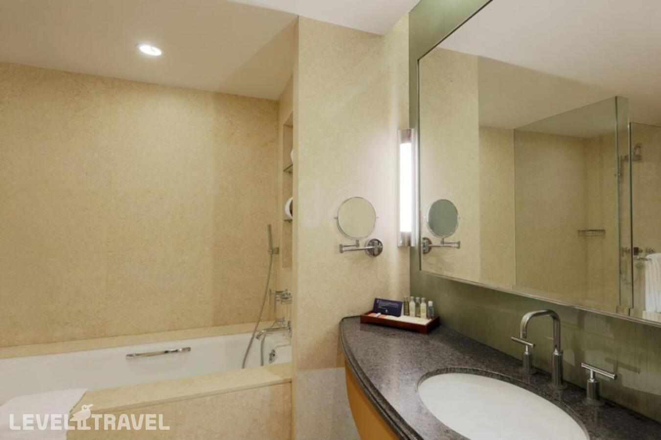фотографии номера Представительский (две односпальные кровати) отеля Doubletree By Hilton Hotel Shanghai - Pudong в Китай(Шанхай) - фото №2