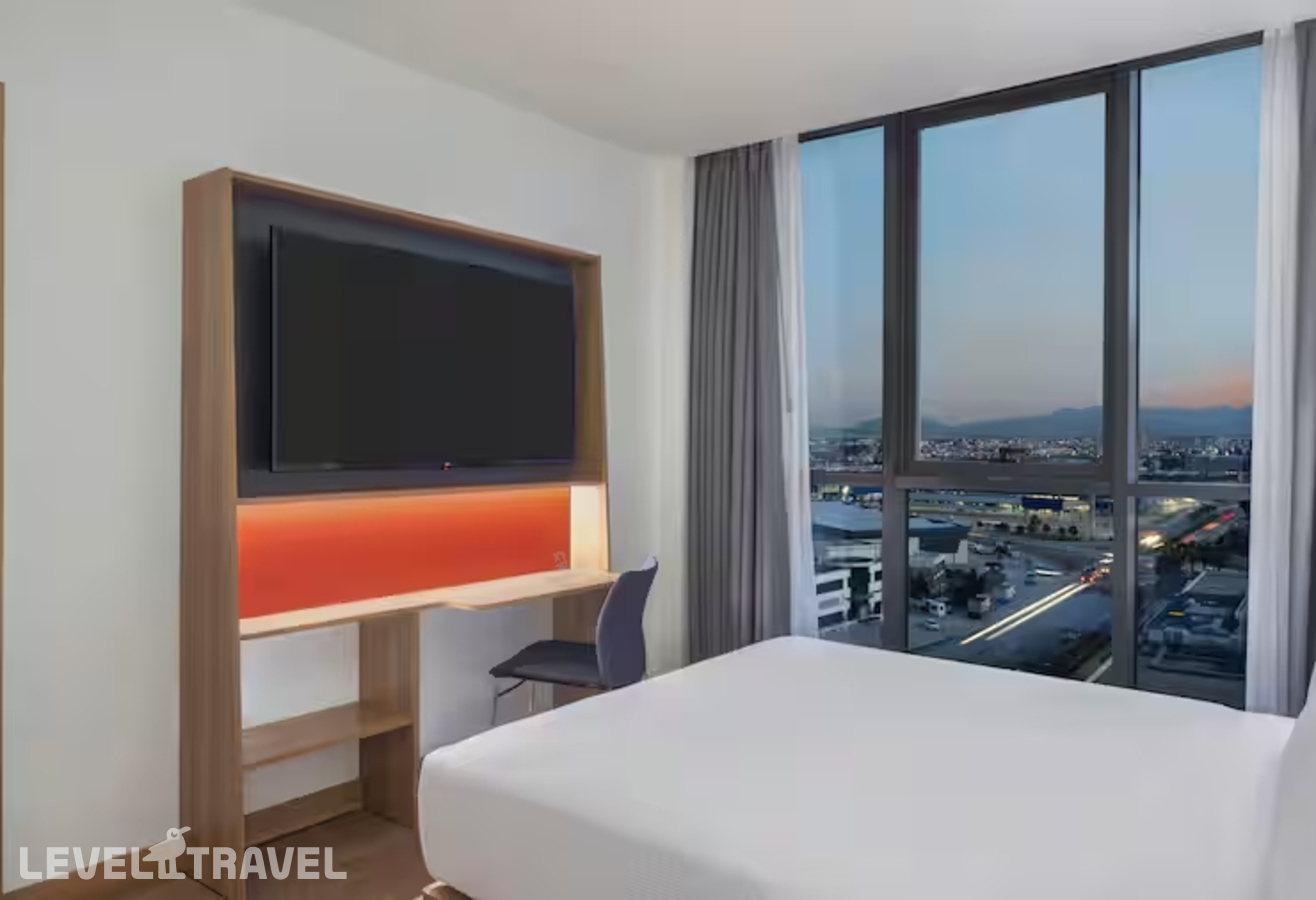 фотографии номера Семейный номер отеля Hampton By Hilton Antalya Airport в Турция(Анталья) - фото №1