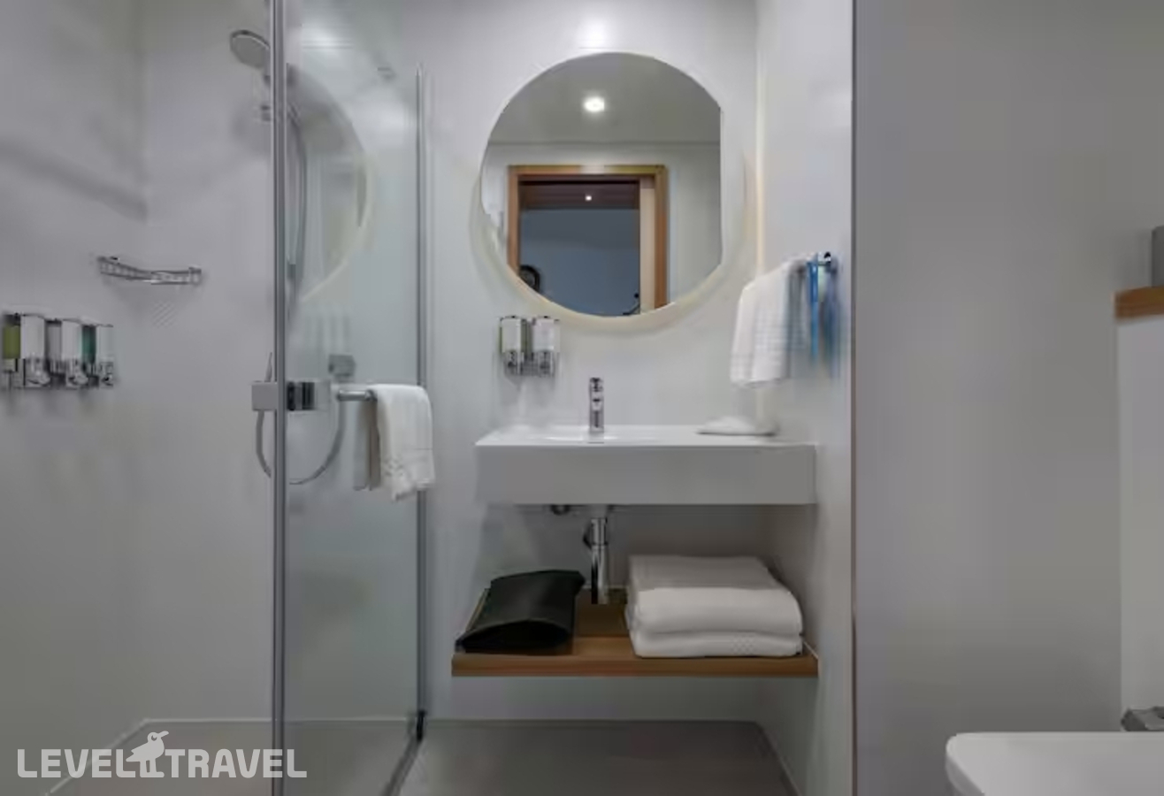 фотографии номера Семейный номер отеля Hampton By Hilton Antalya Airport в Турция(Анталья) - фото №3