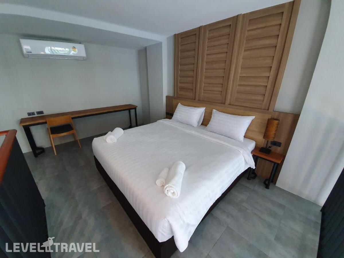 фотографии номера Люкс с видом на бассейн отеля Atom Phuket Hotel в Таиланд(Най Янг Бич) - фото №7