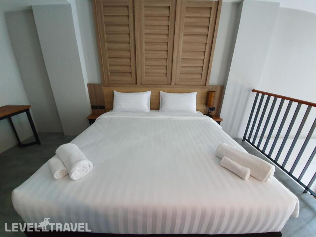 фотографии номера Люкс с видом на бассейн отеля Atom Phuket Hotel в Таиланд(Най Янг Бич) - фото №6