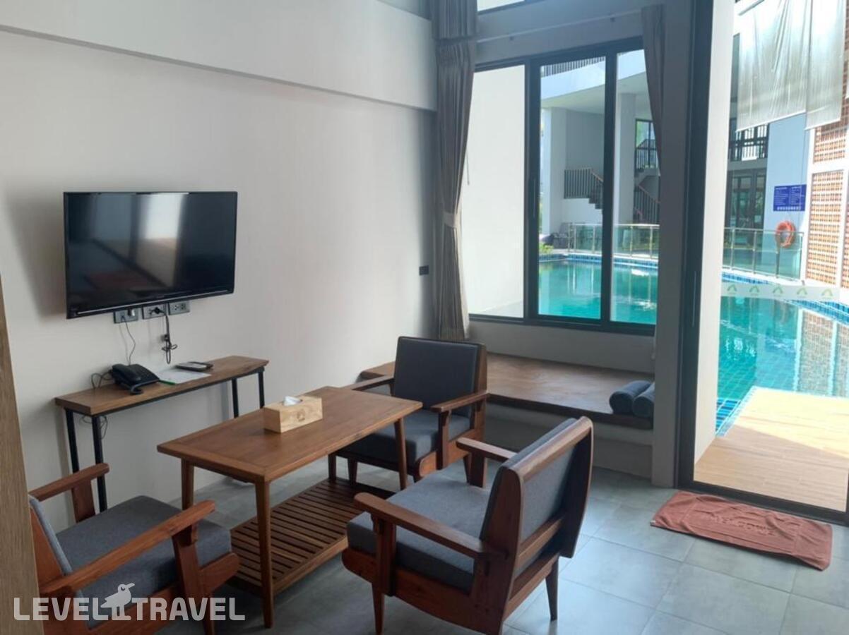 фотографии номера Люкс с видом на бассейн отеля Atom Phuket Hotel в Таиланд(Най Янг Бич) - фото №10