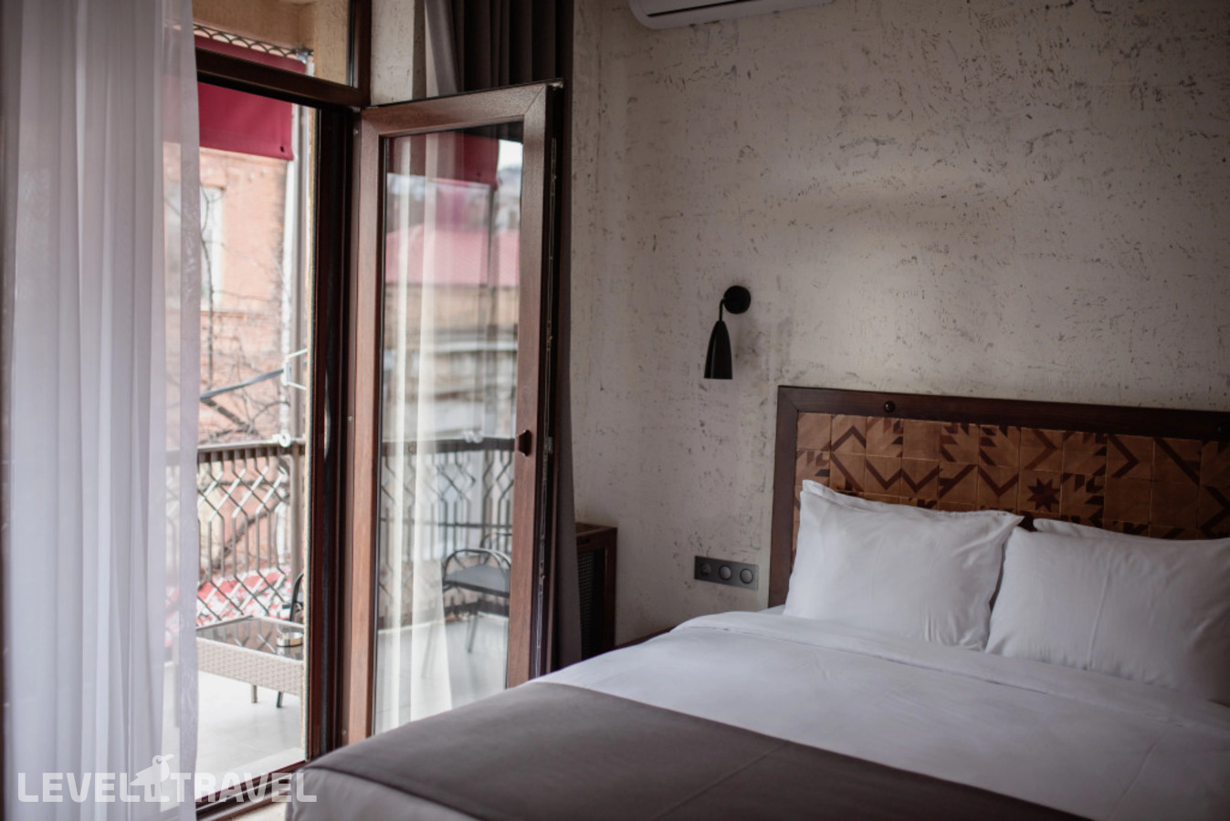 фотографии номера Люкс с балконом отеля Kazma Boutique Hotel в Грузия(Тбилиси) - фото №2