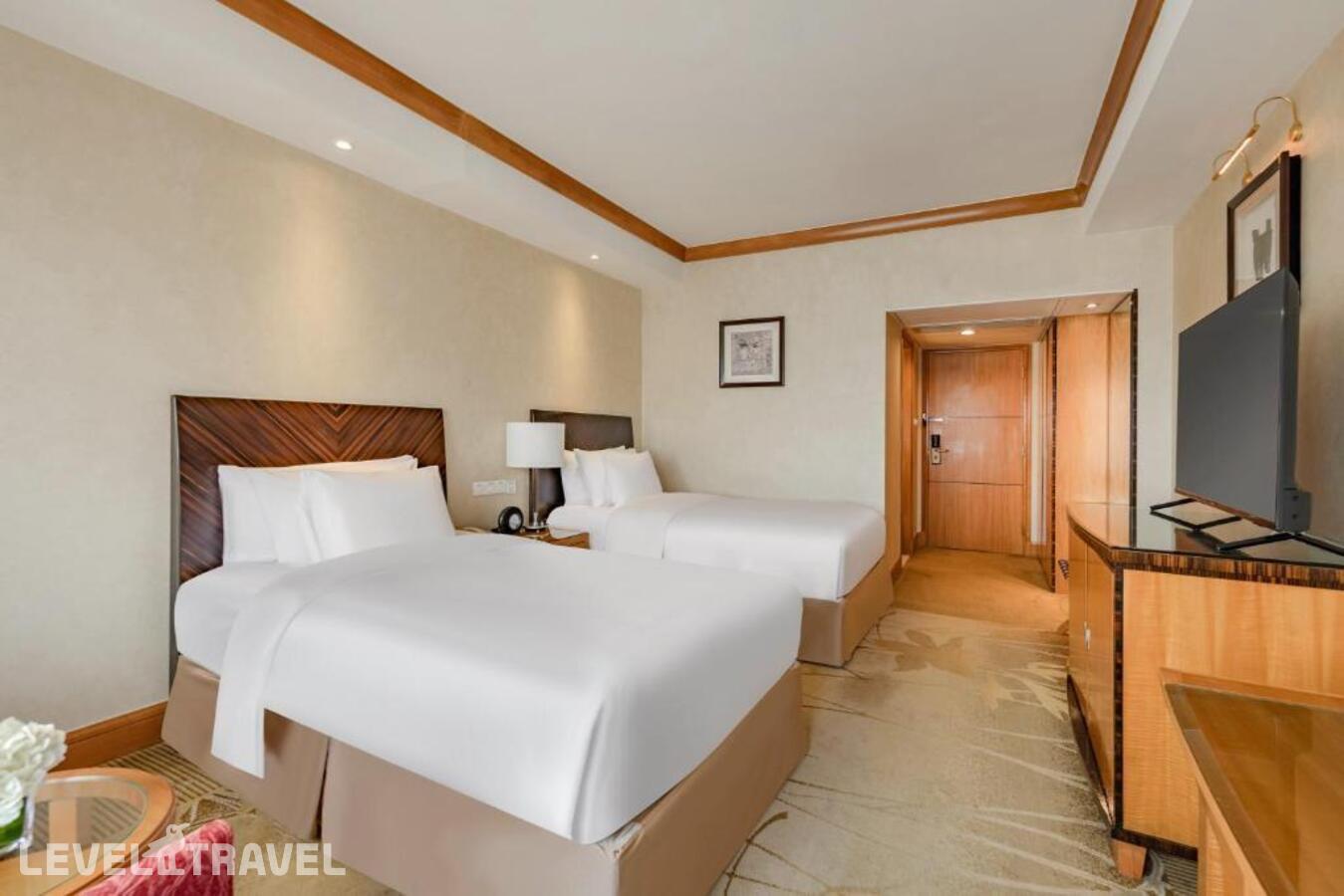 фотографии номера Представительский (две односпальные кровати) отеля Radisson Collection Yangtze Shanghai в Китай(Шанхай) - фото №1