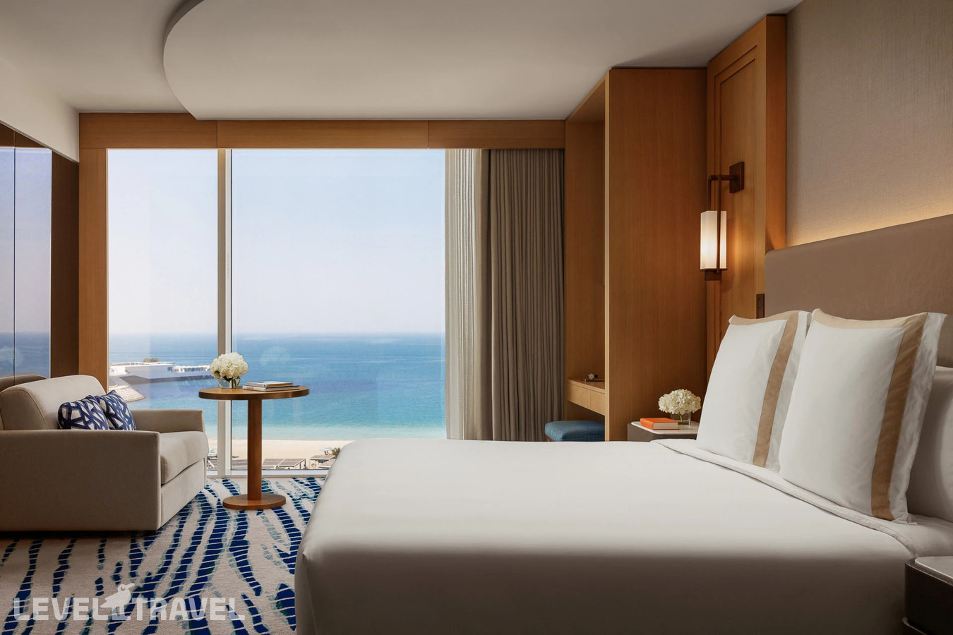 фотографии номера Клубный номер (2 спальни) с видом на море отеля Jumeirah Beach Hotel в ОАЭ(Дубай Джумейра) - фото №2