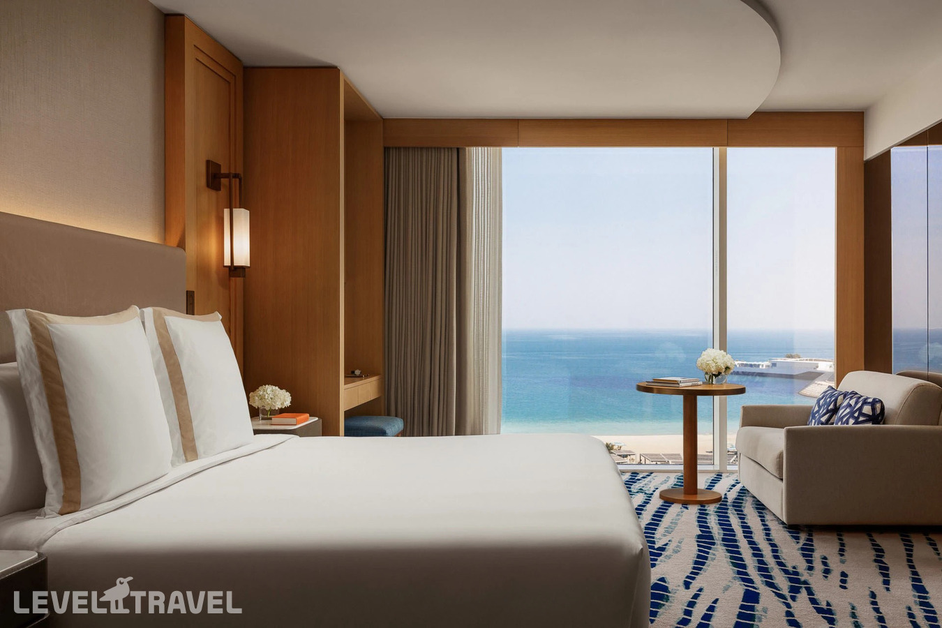 фотографии номера Клубный номер (2 спальни) с видом на море отеля Jumeirah Beach Hotel в ОАЭ(Дубай Джумейра) - фото №1
