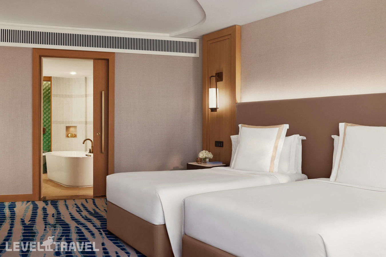 фотографии номера Семейный с видом на океан (2 спальни) отеля Jumeirah Beach Hotel в ОАЭ(Дубай Джумейра) - фото №2