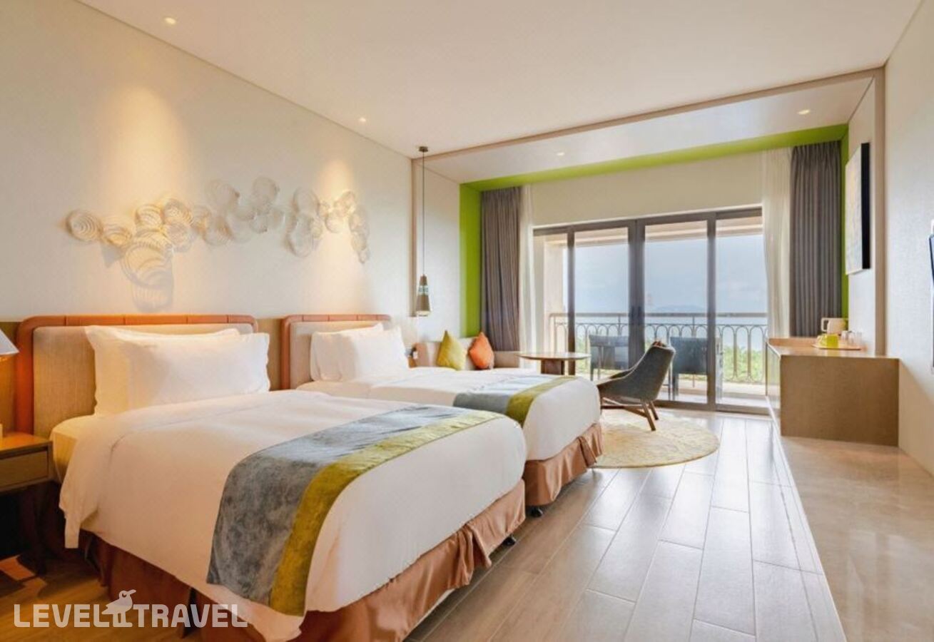 фотографии номера Премиум с видом на океан (две двуспальные кровати) отеля Holiday Inn Sanya Bay в Китай(Санья) - фото №1