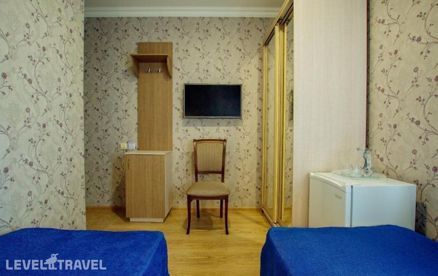 фотографии номера Стандартный (две односпальные кровати) отеля Отель Атлас в Россия(Геленджик) - фото №3