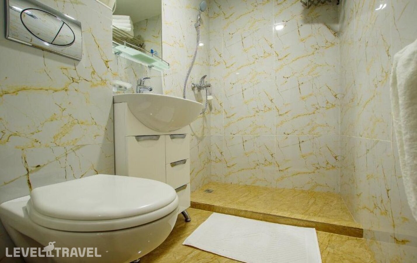 фотографии номера Четырёхместные Апартаменты с кухней отеля Отель Атлас в Россия(Геленджик) - фото №4