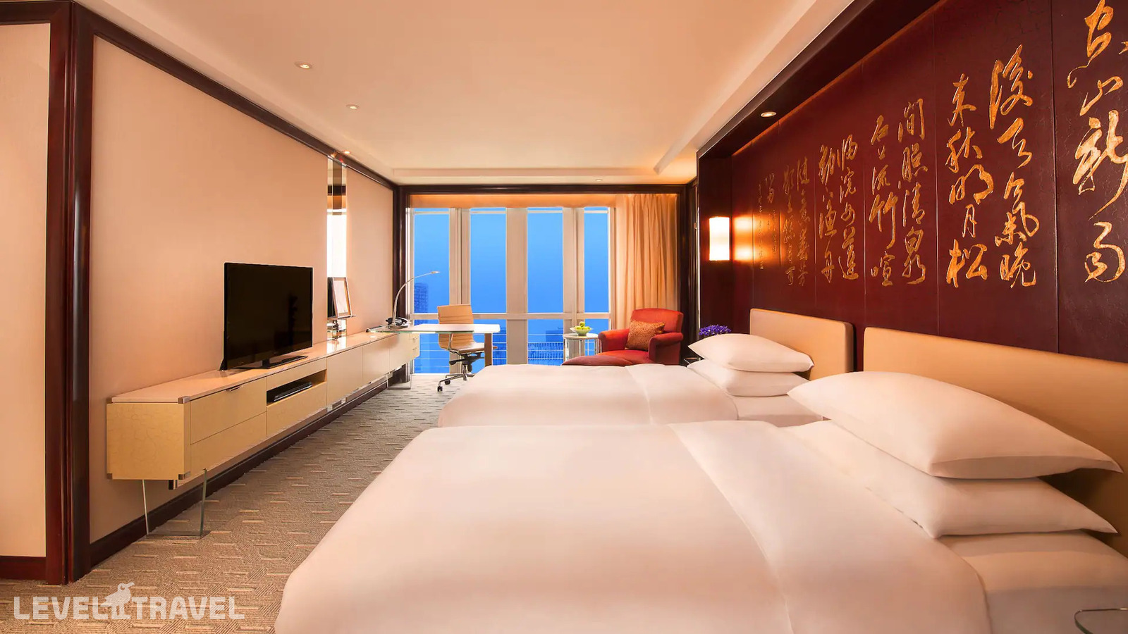 фотографии номера Гранд с видом на реку (две односпальные кровати) отеля Grand Hyatt Shanghai в Китай(Шанхай) - фото №1