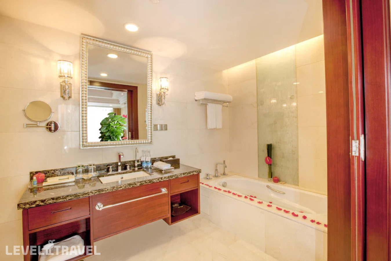 фотографии номера Люкс с видом на сад отеля Soluxe Hotel Guangzhou в Китай(Гуанчжоу) - фото №4