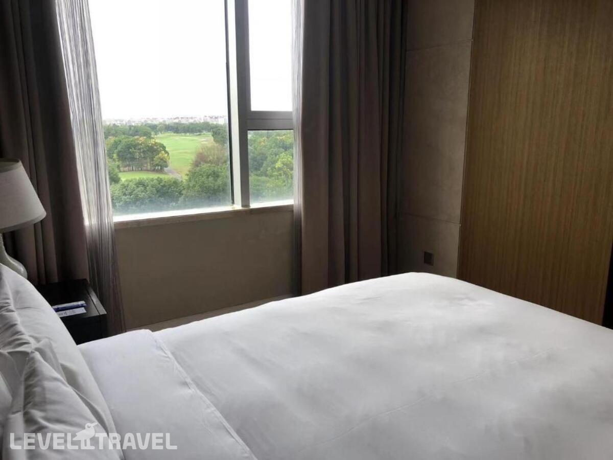 фотографии номера Люкс с видом на поле для гольфа (2 спальни) отеля Crowne Plaza Shanghai Anting, An Ihg Hotel в Китай(Шанхай) - фото №4
