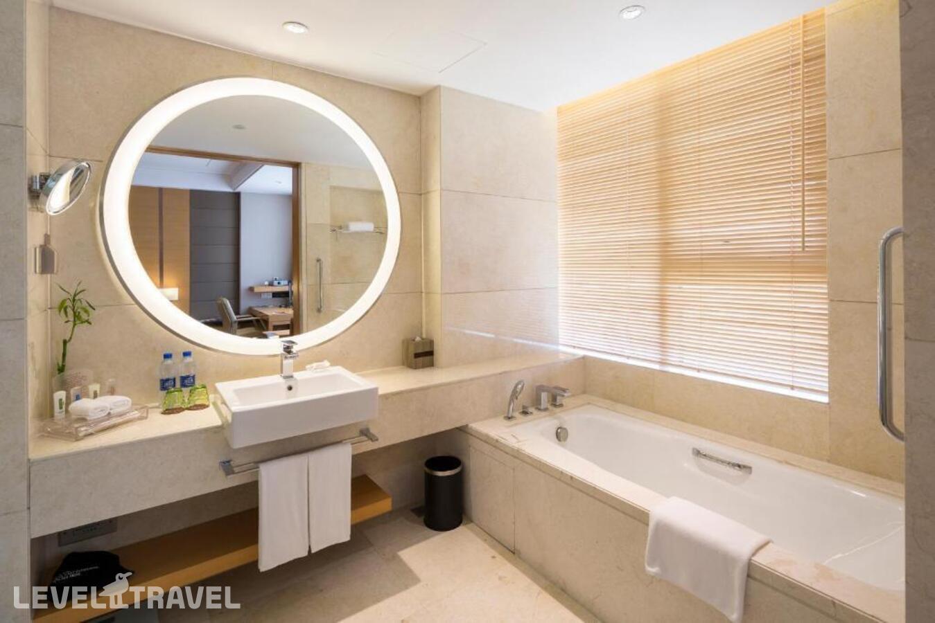 фотографии номера Люкс с видом на поле для гольфа (2 спальни) отеля Crowne Plaza Shanghai Anting, An Ihg Hotel в Китай(Шанхай) - фото №2