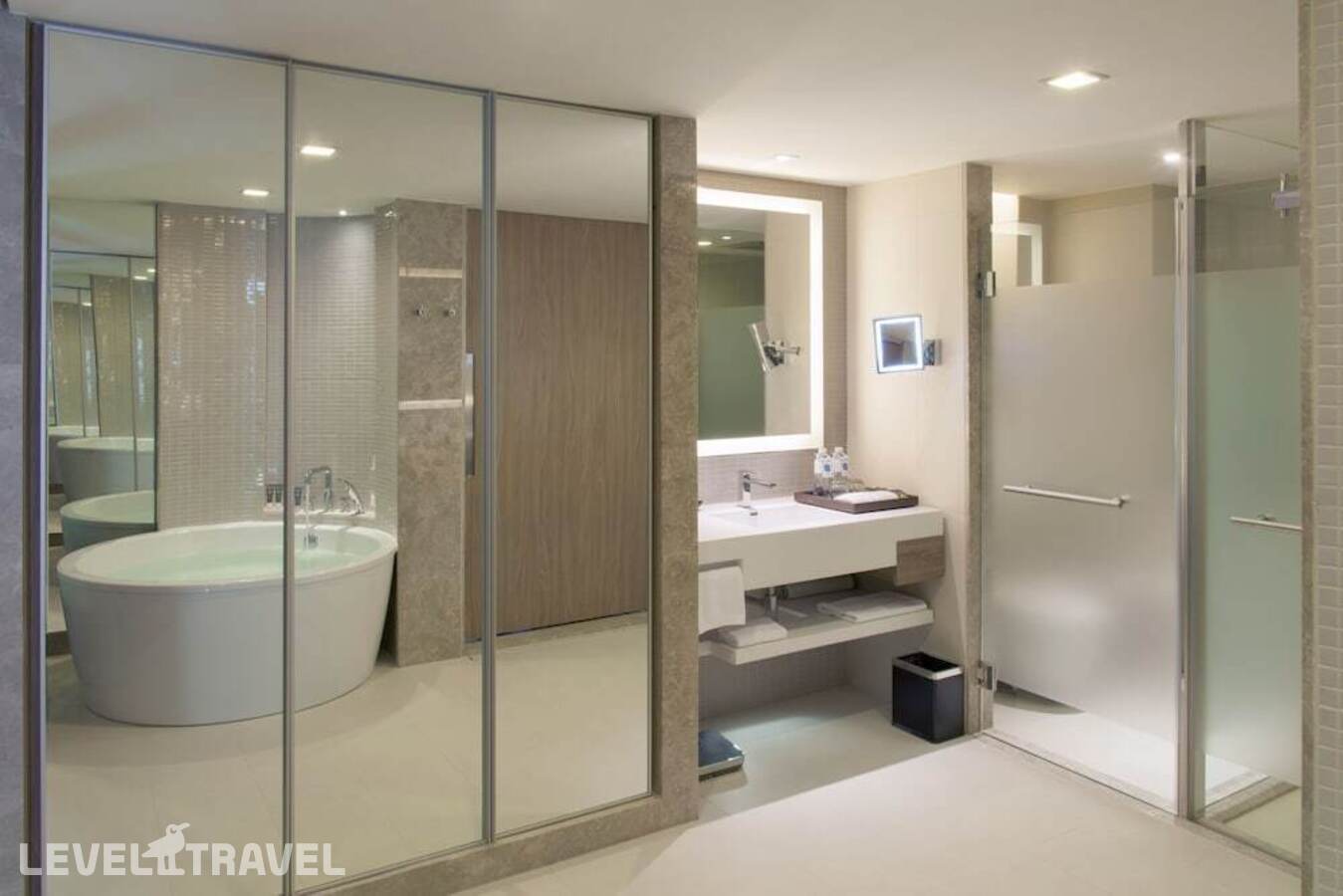 фотографии номера Двухместный люкс Семейный двуспальная кровать отеля Novotel Bangkok Sukhumvit 20 в Таиланд(Бангкок) - фото №4