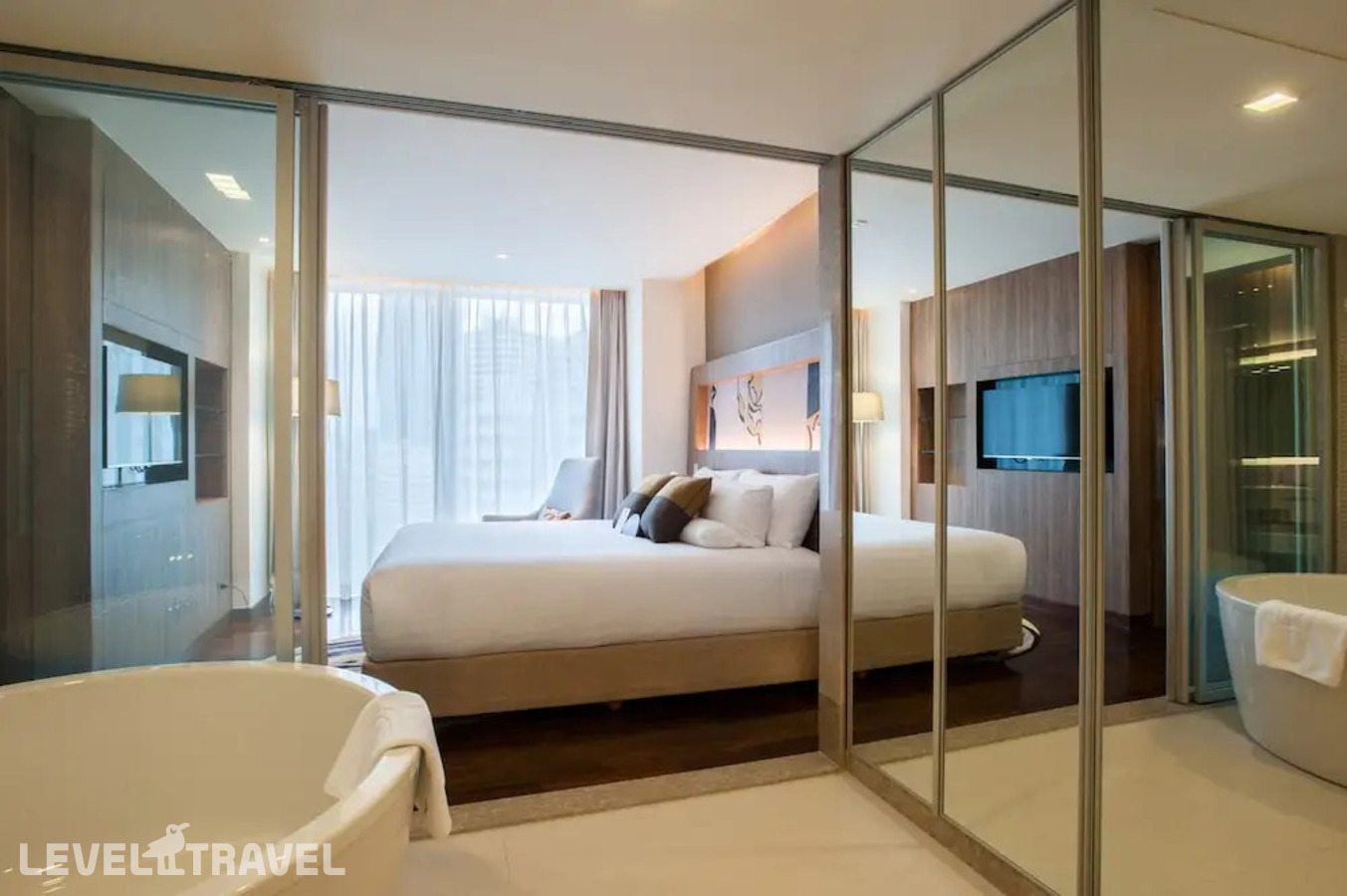 фотографии номера Двухместный люкс Семейный двуспальная кровать отеля Novotel Bangkok Sukhumvit 20 в Таиланд(Бангкок) - фото №1