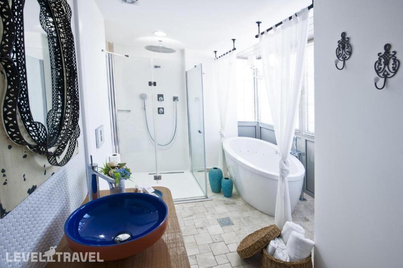 фотографии номера Люкс с видом на бассейн отеля Sade Alacati Hotel в Турция(Чешме) - фото №4