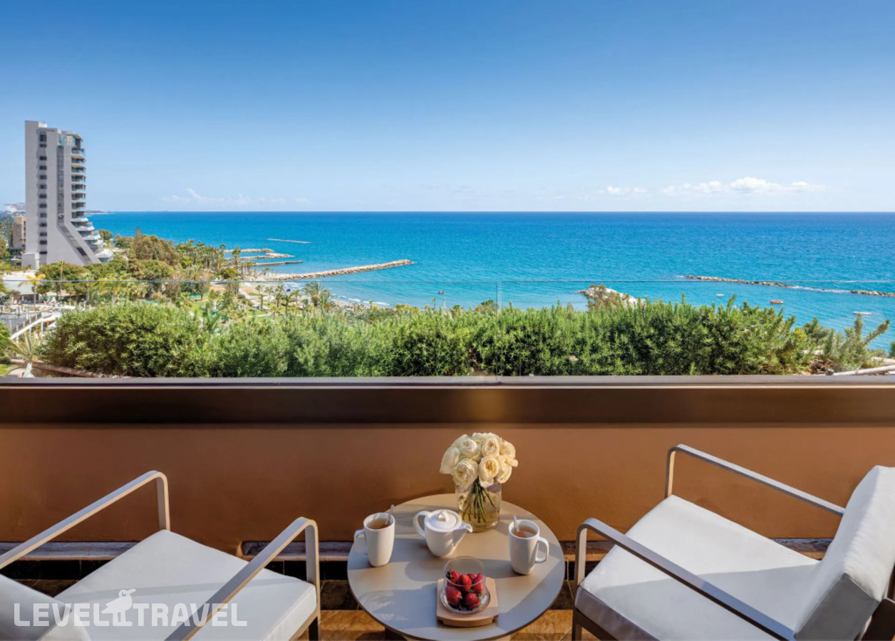 фотографии номера Двухместный люкс Penthouse двуспальная кровать отеля Four Seasons Limassol в Кипр(Агиос Тихонас) - фото №4