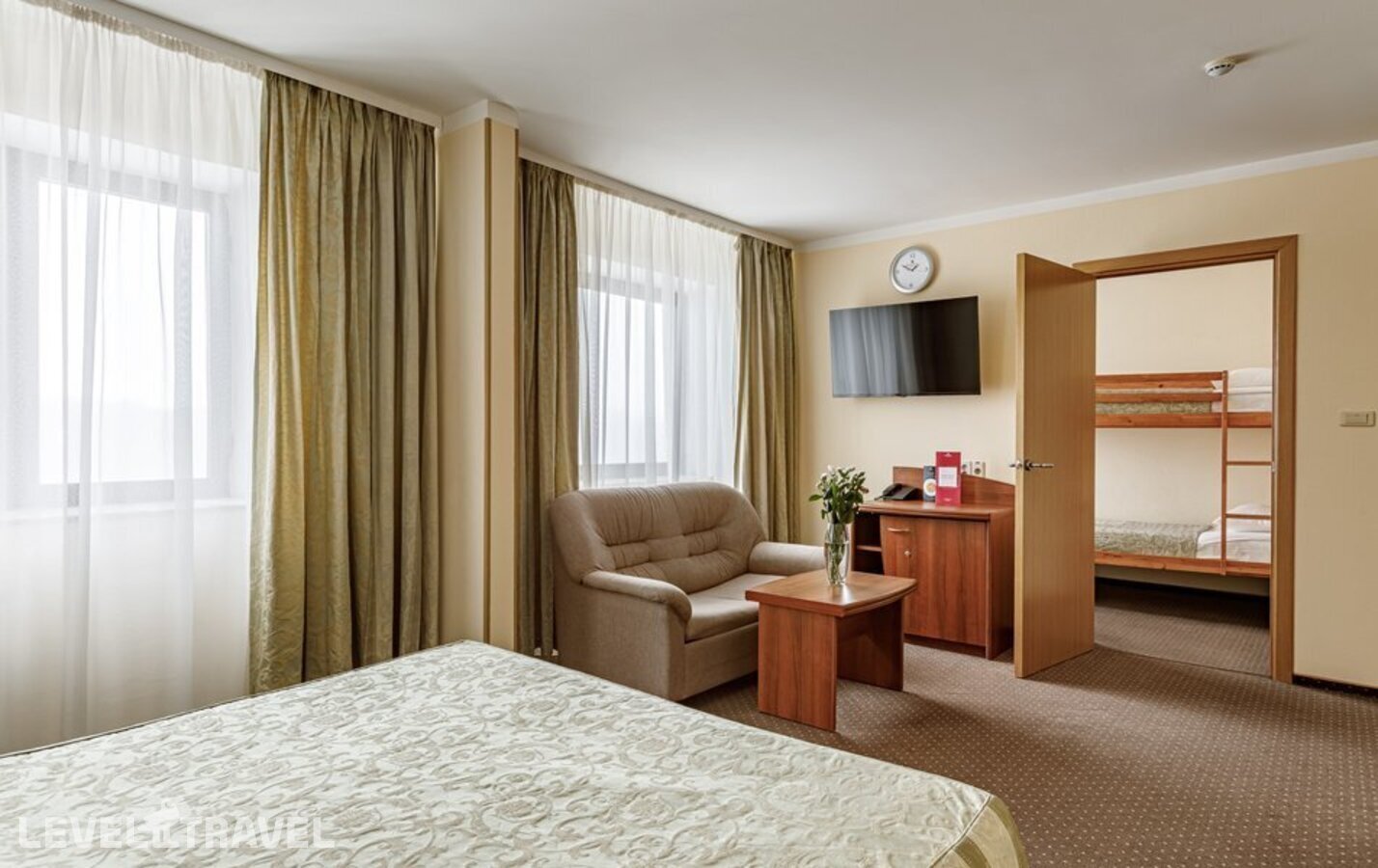 фотографии номера Четырехместный семейный отеля Максима Славия Отель (Maxima Slavia Hotel) в Россия(Северо-восточный административный округ (СВАО)) - фото №1