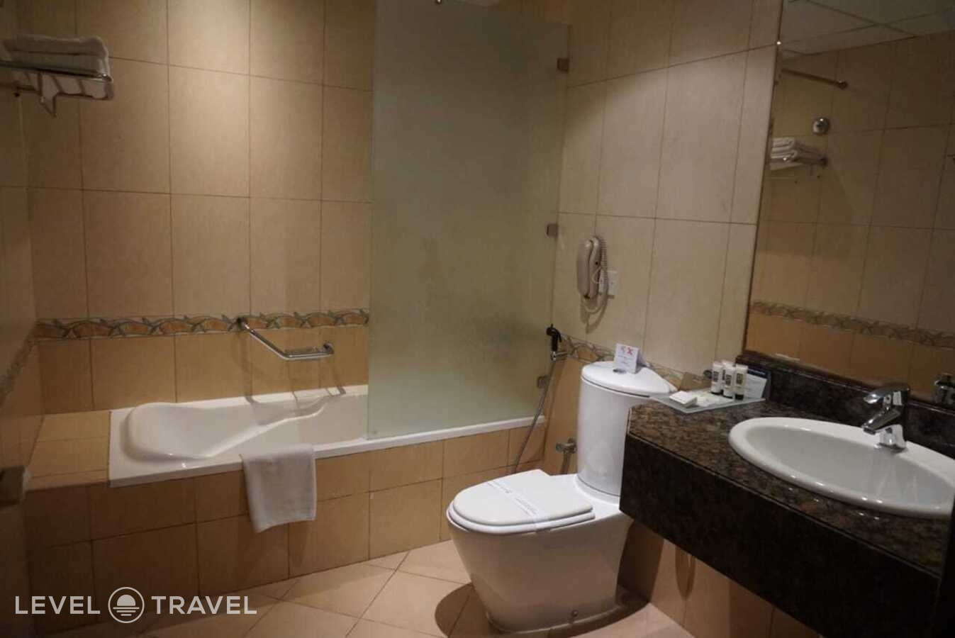 фотографии номера Номер (2 спальни) отеля Golden Tulip Sharjah в ОАЭ(Шарджа) - фото №3