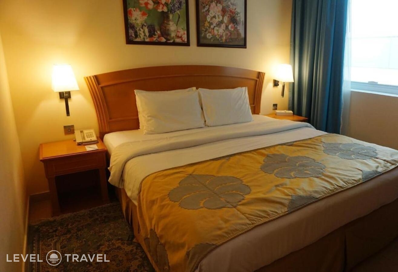 фотографии номера Апартаменты с видом на город (2 спальни) отеля Golden Tulip Sharjah в ОАЭ(Шарджа) - фото №1