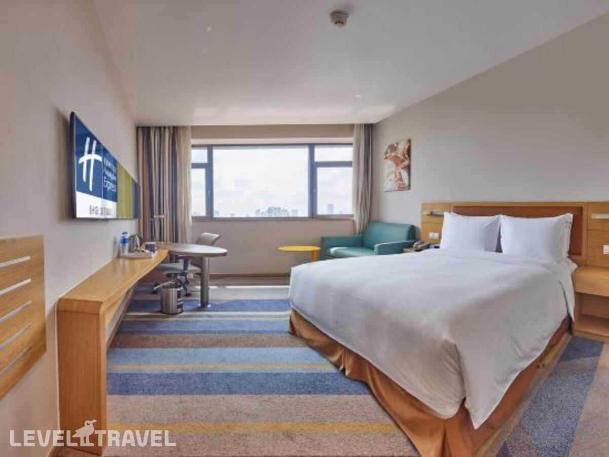 фотографии номера Улучшенный номер отеля Holiday Inn Express Shanghai Zhenping в Китай(Шанхай) - фото №1