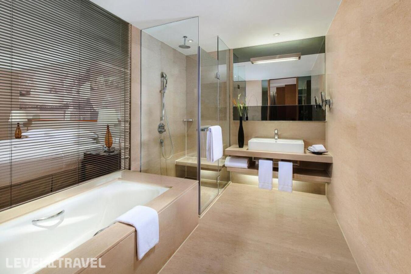 фотографии номера Премиум с видом на город (две односпальные кровати) отеля Crowne Plaza Beijing Sun Palace в Китай(Пекин) - фото №5