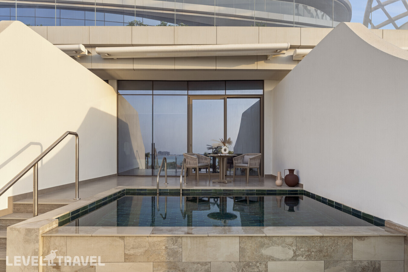 фотографии номера Фирменный с частным бассейном и выходом на пляж отеля So/ Ras Al Khaimah в ОАЭ(Рас-аль-Хайма) - фото №2
