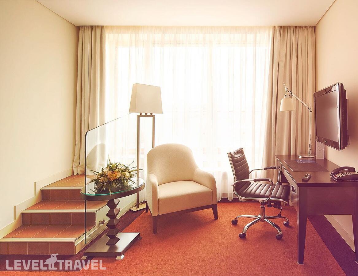 фотографии номера Представительский клубный номер отеля Aquamarine (Бывш. Crowne Plaza Москва-Третьяковская) в Россия(Центральный административный округ (ЦАО)) - фото №1