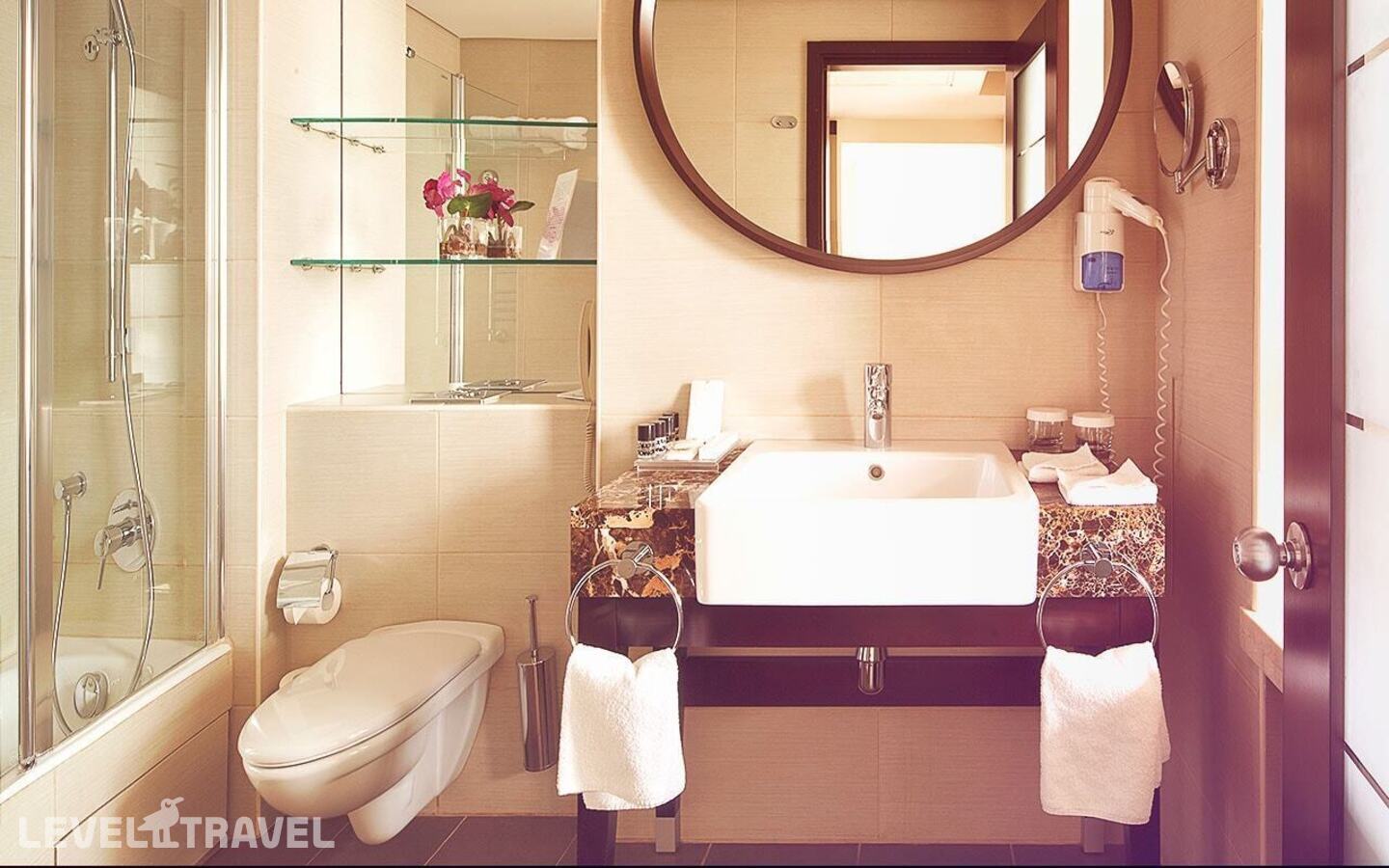 фотографии номера Представительский клубный номер отеля Aquamarine (Бывш. Crowne Plaza Москва-Третьяковская) в Россия(Центральный административный округ (ЦАО)) - фото №2