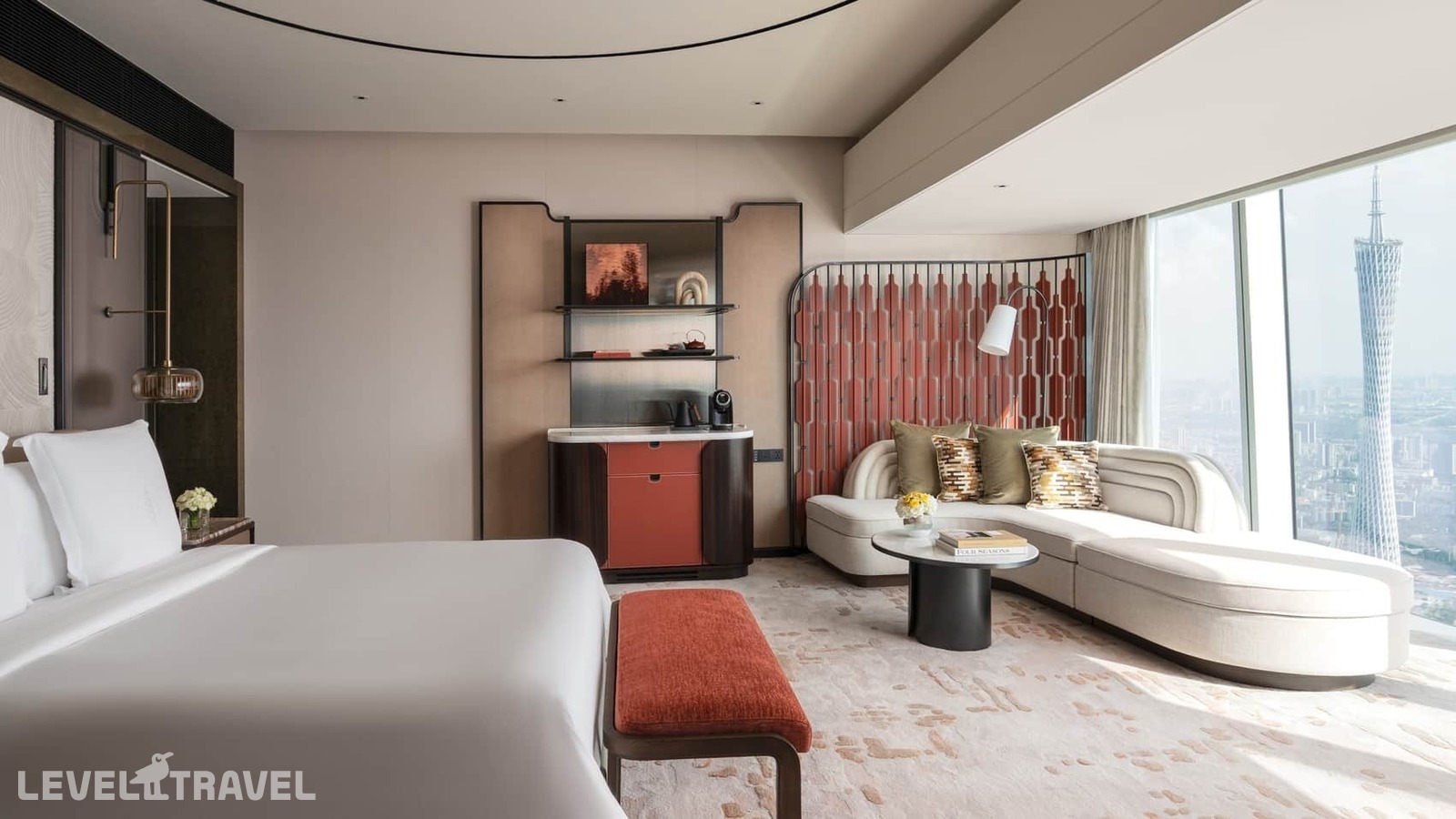 фотографии номера Стандартный с видом на Кантонскую башню отеля Four Seasons Guangzhou в Китай(Гуанчжоу) - фото №1
