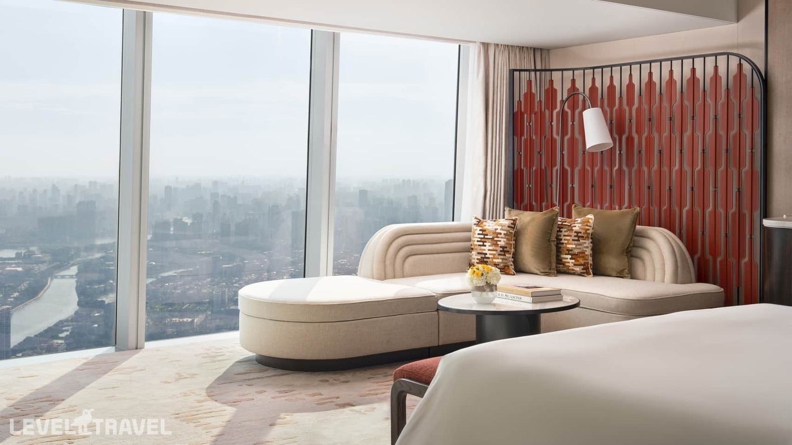 фотографии номера Стандартный с видом на реку (с ванной у окна) отеля Four Seasons Guangzhou в Китай(Гуанчжоу) - фото №1