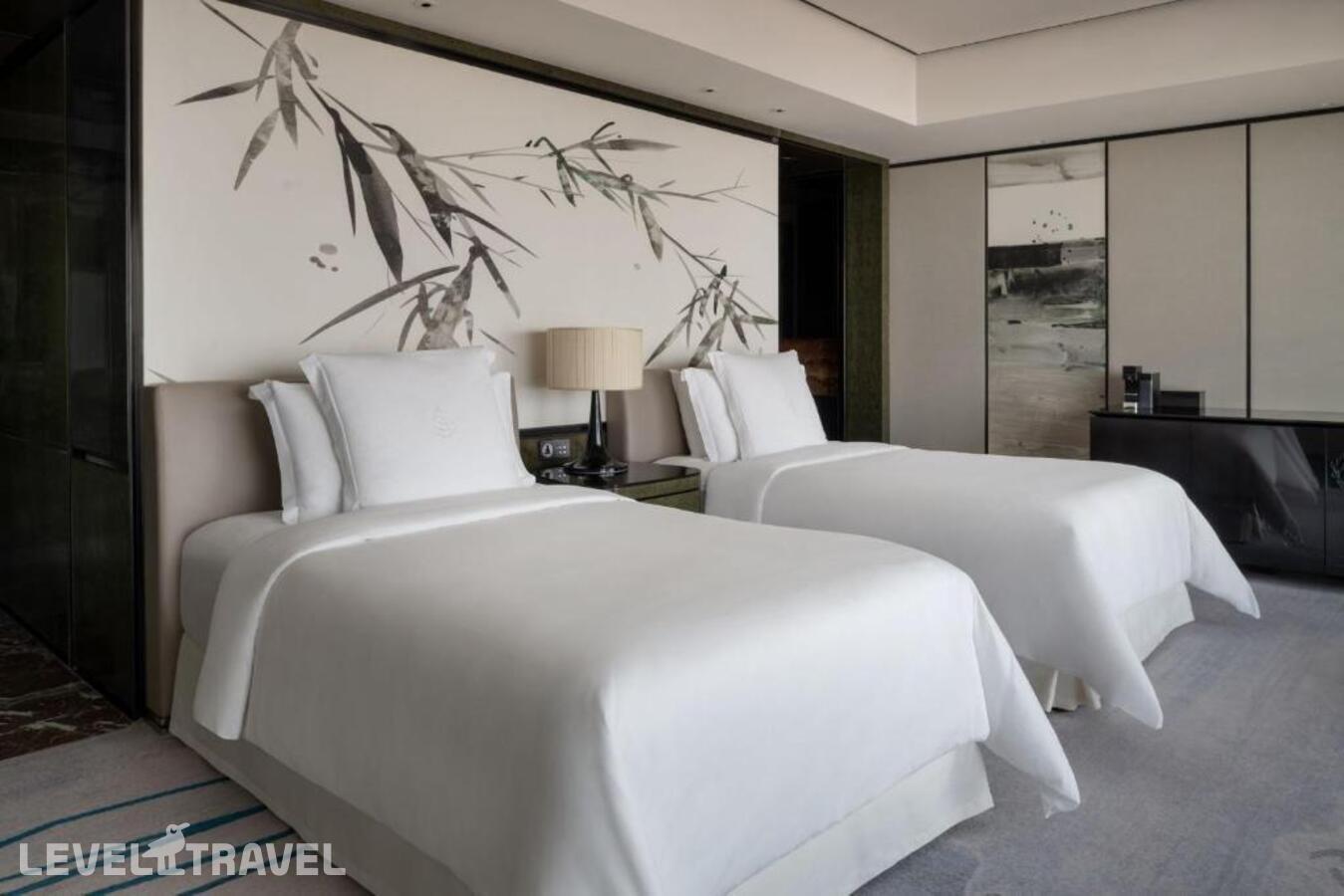 фотографии номера Делюкс с видом на реку (две двуспальные кровати) отеля Four Seasons Guangzhou в Китай(Гуанчжоу) - фото №2