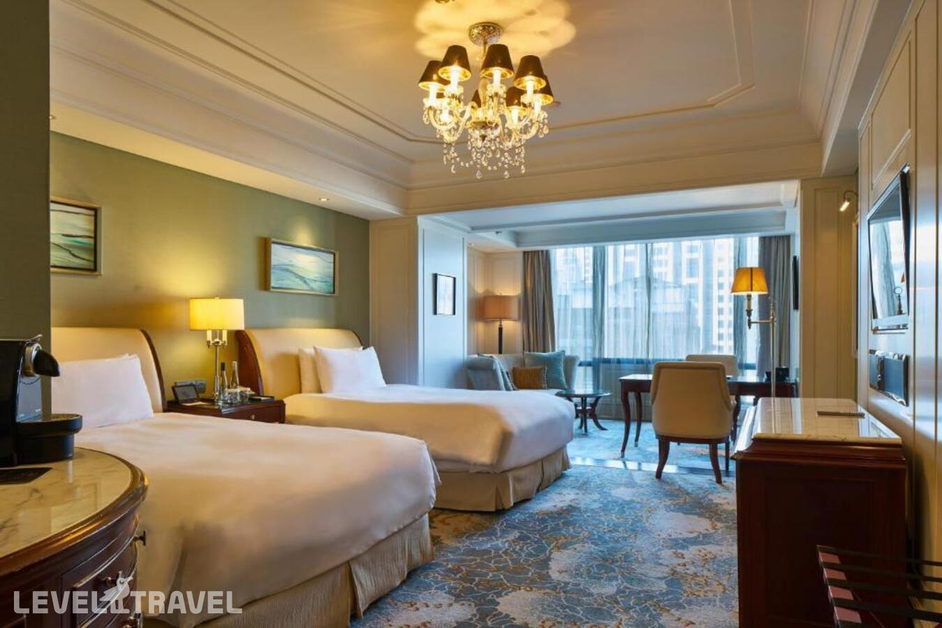 фотографии номера Делюкс с видом на город (две двуспальные кровати) отеля Waldorf Astoria Shanghai On The Bund в Китай(Шанхай) - фото №3