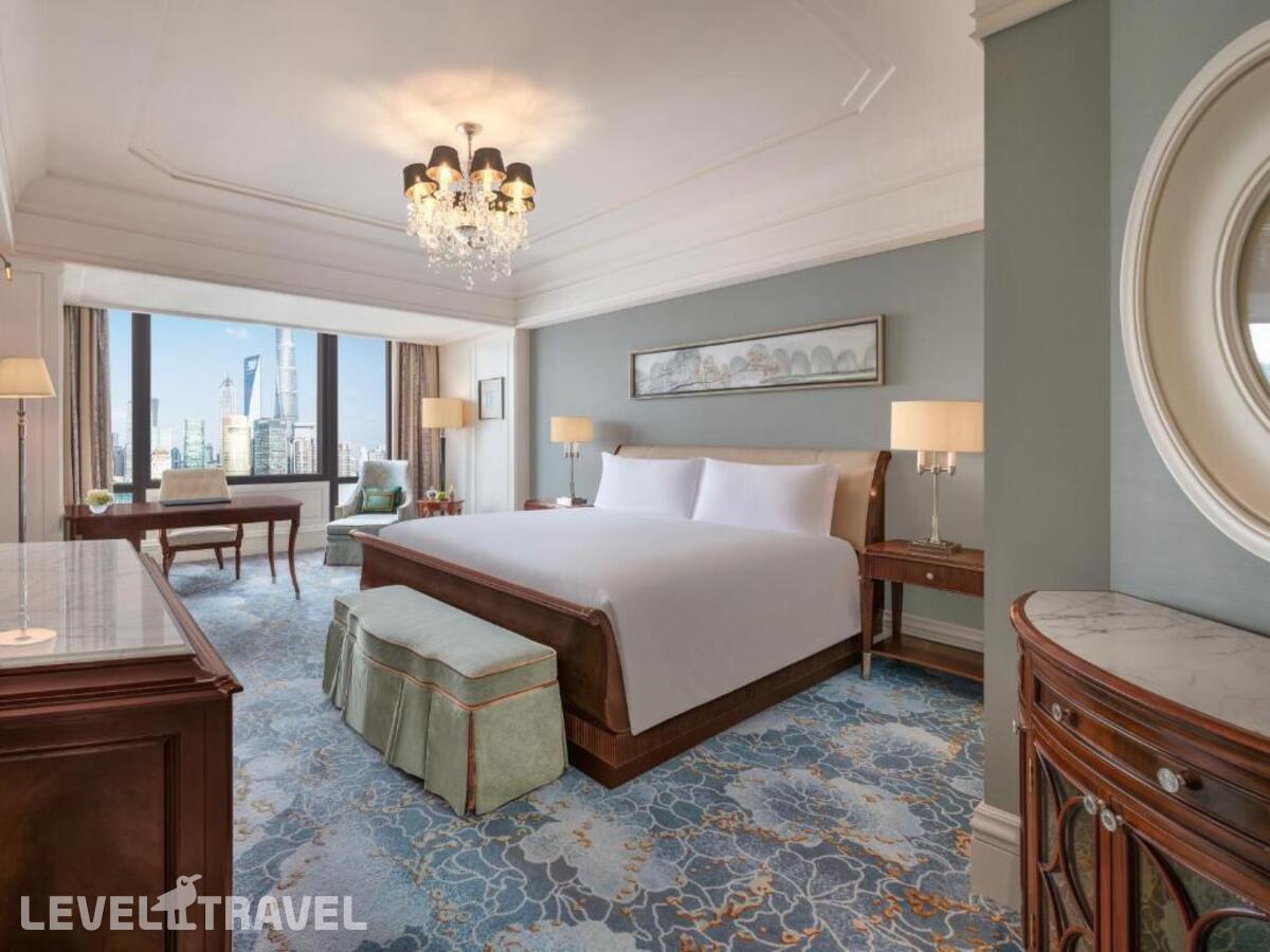 фотографии номера Премиум с видом на реку отеля Waldorf Astoria Shanghai On The Bund в Китай(Шанхай) - фото №1