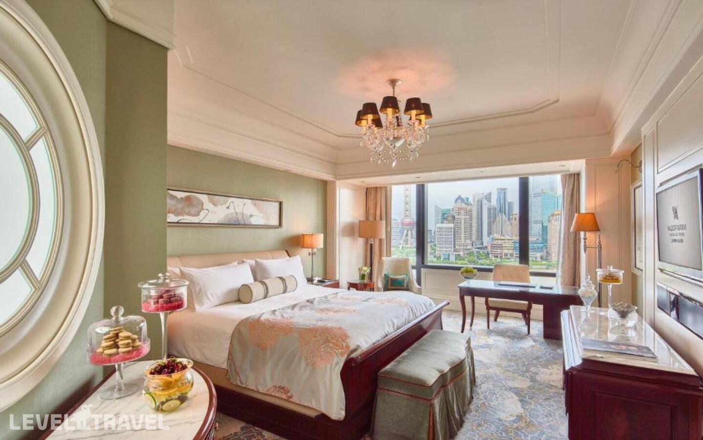 фотографии номера Премиум с видом на реку отеля Waldorf Astoria Shanghai On The Bund в Китай(Шанхай) - фото №3