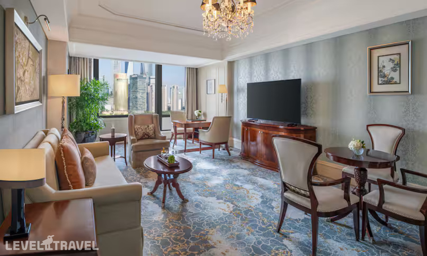 фотографии номера Люкс роскошный с панорамным видом на реку отеля Waldorf Astoria Shanghai On The Bund в Китай(Шанхай) - фото №3