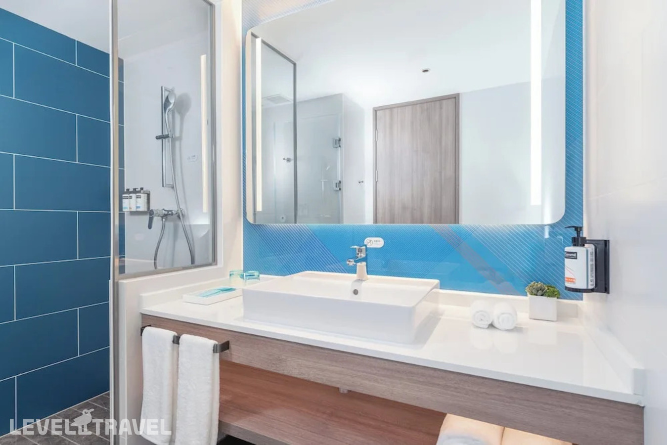 фотографии номера Стандартный (две односпальные кровати) отеля Holiday Inn Express Guangzhou Panyu Dashi By Ihg в Китай(Гуанчжоу) - фото №4