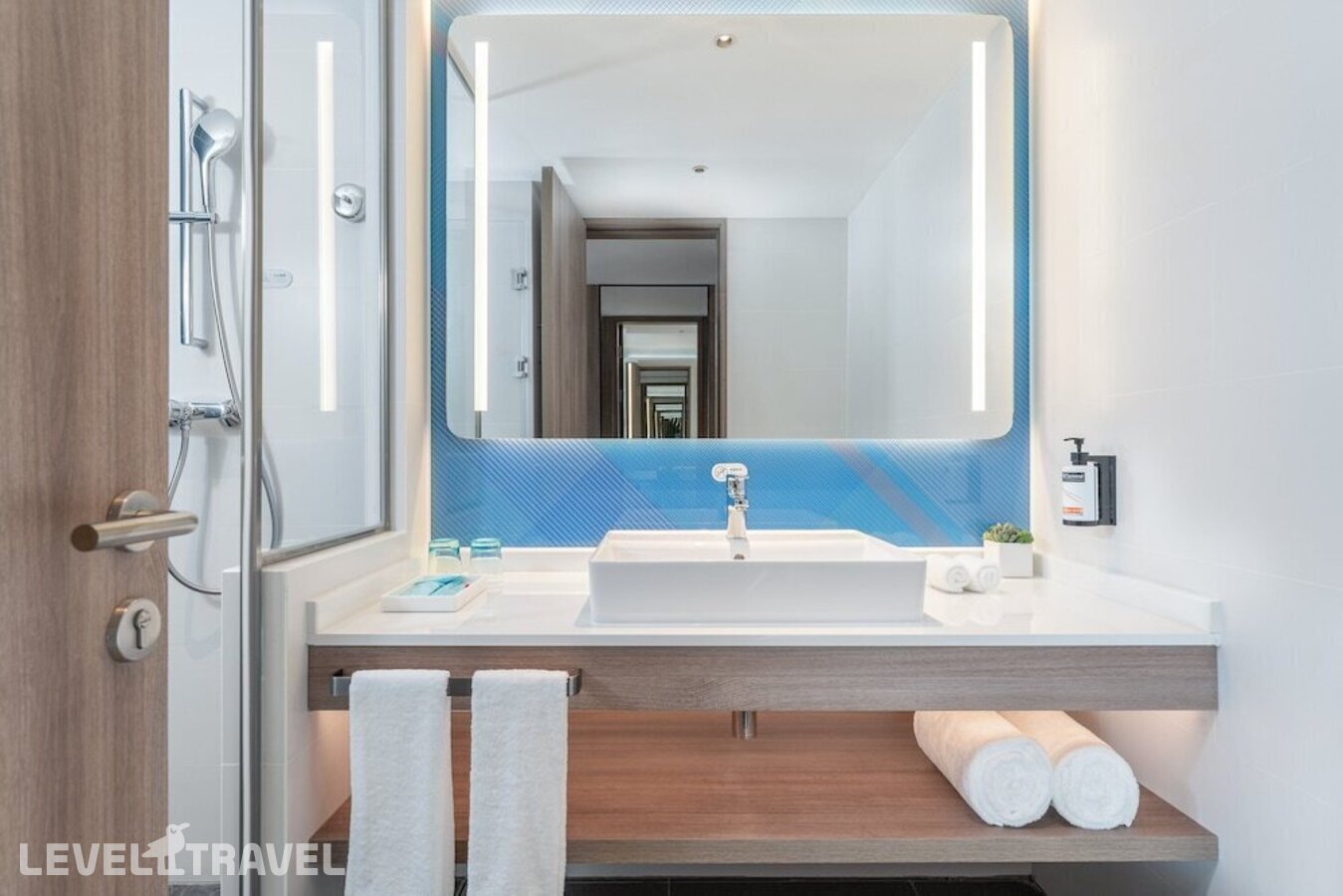 фотографии номера Стандартный (две односпальные кровати) отеля Holiday Inn Express Guangzhou Panyu Dashi By Ihg в Китай(Гуанчжоу) - фото №2