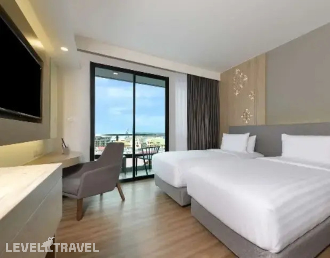 фотографии номера Делюкс с видом на город (две односпальные кровати) отеля Hotel Amber Pattaya в Таиланд(Центральная Паттайя) - фото №3