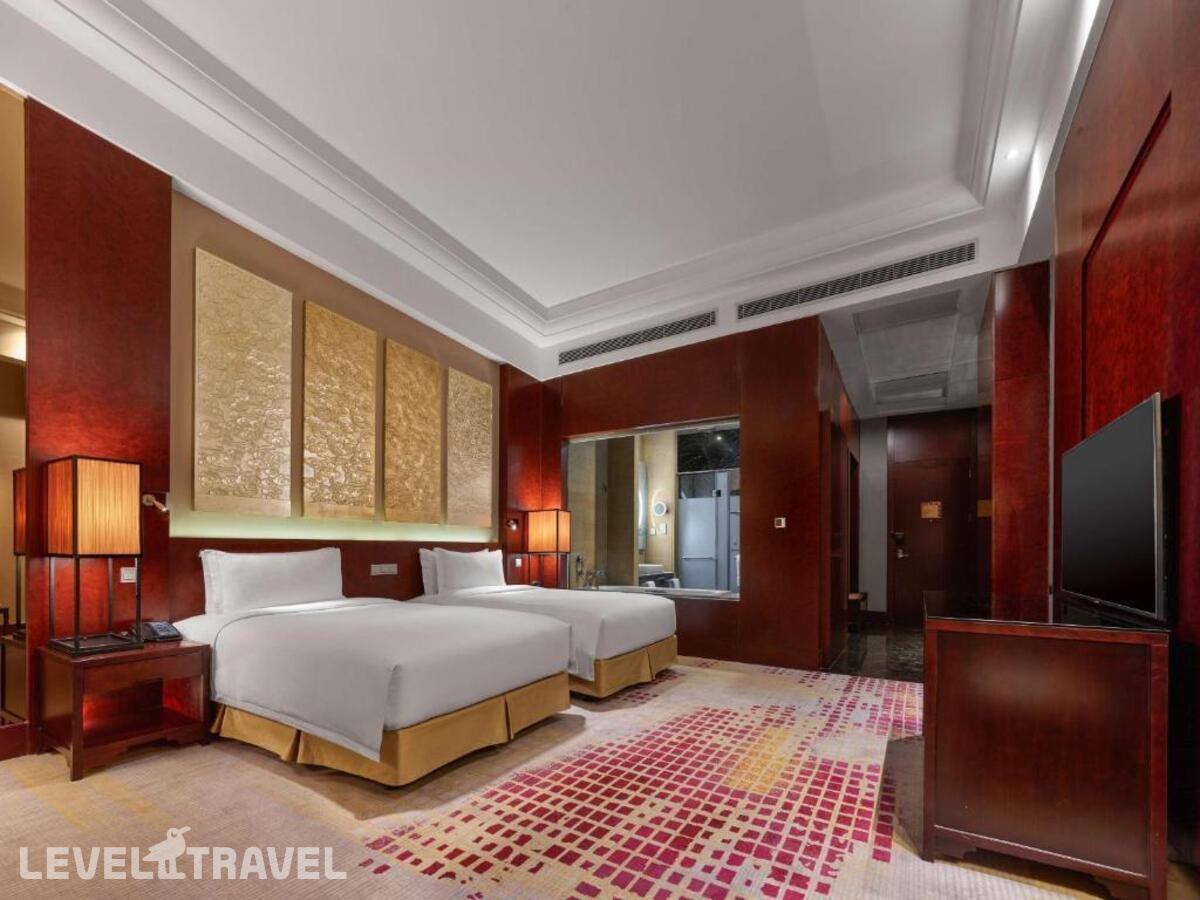 фотографии номера Делюкс (две односпальные кровати) отеля Hilton Beijing Capital Airport в Китай(Пекин) - фото №3
