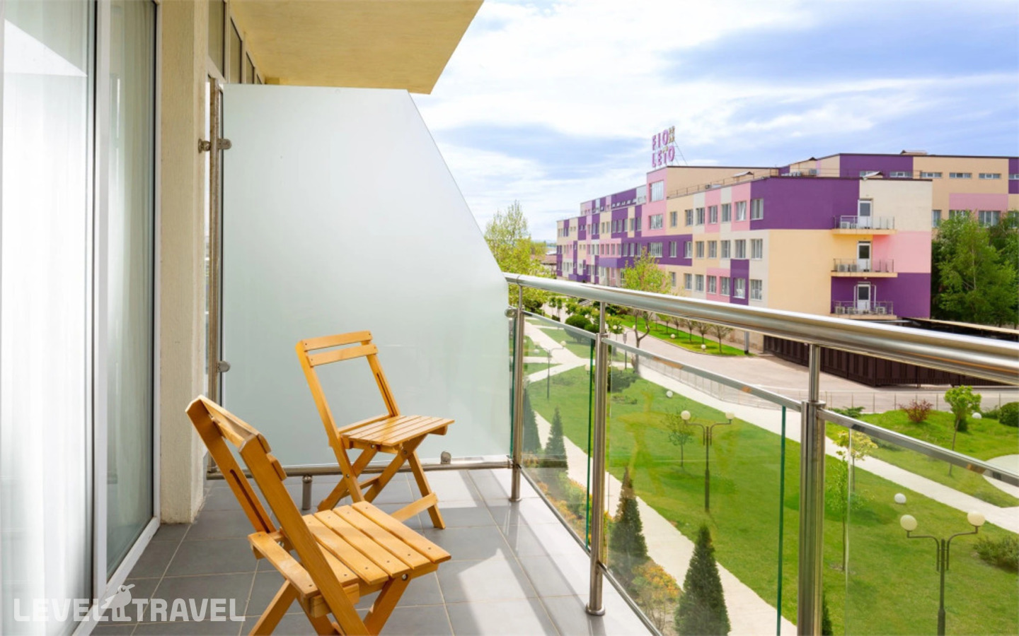 фотографии номера Полулюкс с балконом (корпус Бета) отеля Fioleto Ultra All Inclusive Family Resort In Miracleon (Фиолето Отель) в Россия(Анапа) - фото №5
