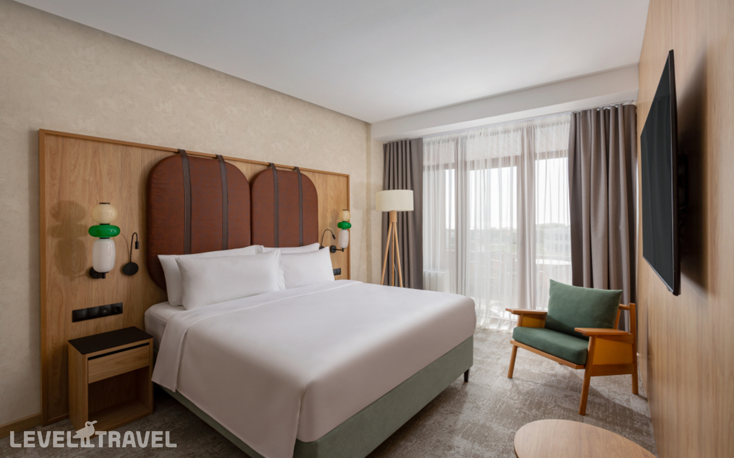 фотографии номера Люкс с видом на бассейн (2 комнаты) отеля Fюnf Luxury Resort & Spa Anapa Miracleo в Россия(Анапа) - фото №1