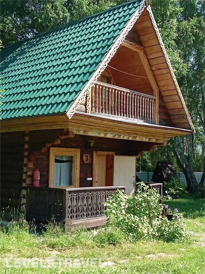 фотографии номера Сосновый дом 3 (2 этаж) отеля Усадьба Сокол в Россия(Алтайский район) - фото №1