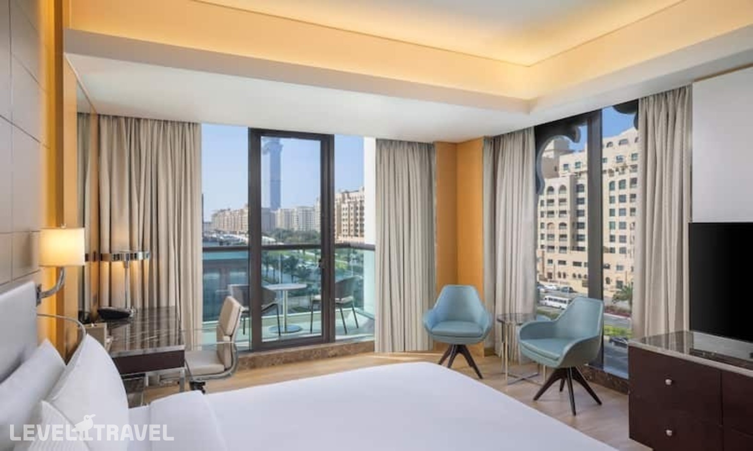 фотографии номера Представительский угловой с балконом отеля Hilton Dubai Palm Jumeirah в ОАЭ(Дубай Пальма) - фото №1